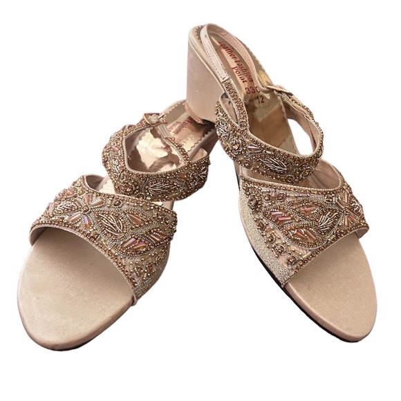 WOMEN FANCY SANDALS WITH EMBROIDERED FANCY BEADS - Picture 1 of 4